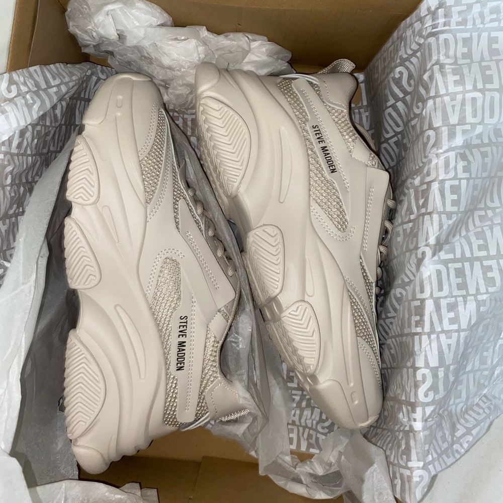 Women's Possession Chunky Lace-Up Sneakers Size W 7.5